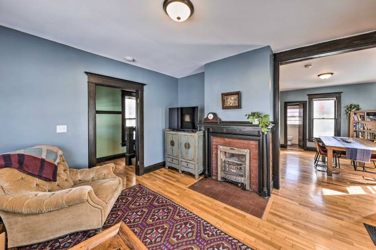 Newly Renovated Home Close to Dtwn Lawrence! — photo 5