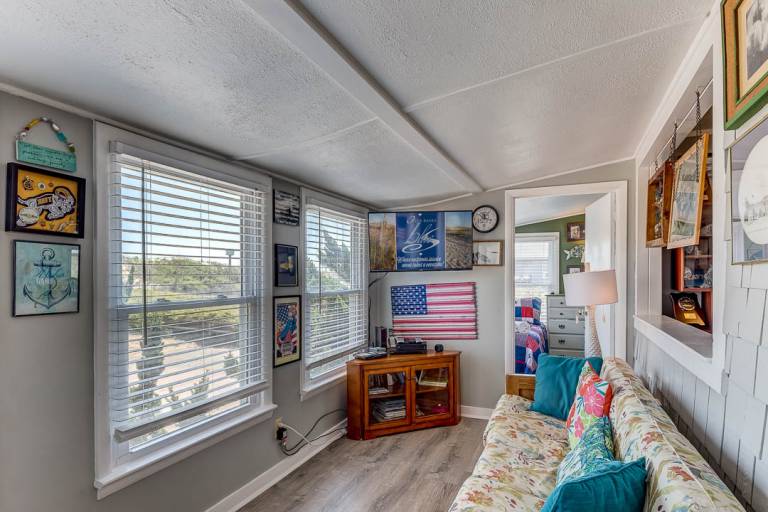 The Carriage House I (Upper) 95 ft from the beach Dog Friendly, Hot Tub Nags Head — photo 5