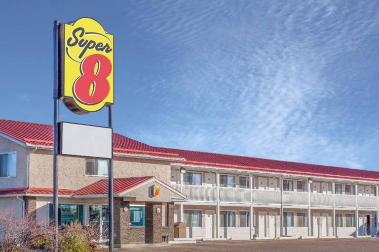 Super 8 By Wyndham Stettler in Stettler, AB