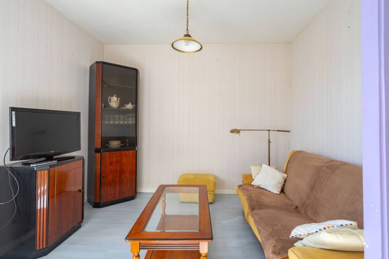 Vacation home with yard | City view — photo 2