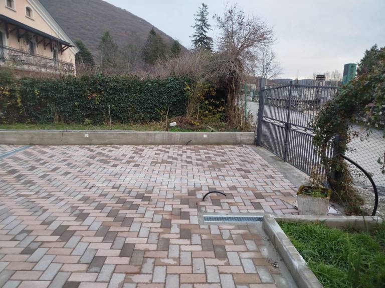 Apartment with barbecue & yard — photo 2