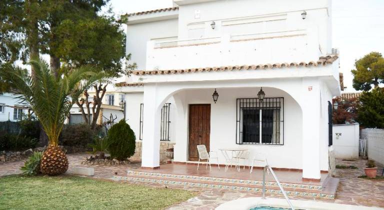 Vacation home with private pool, terrace & barbecue in València