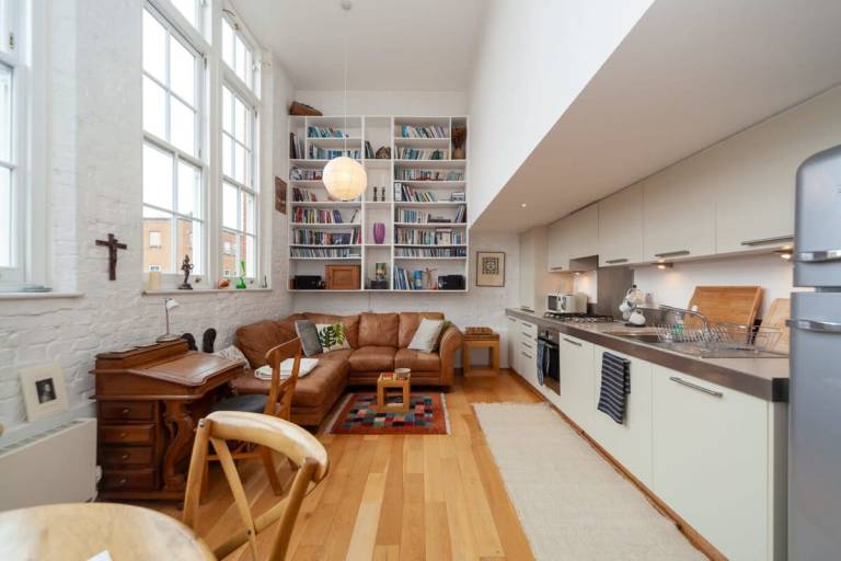 Lovely 1 Bedroom Apartment in Old Schoolhouse