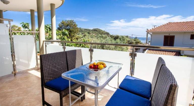 Rental apartment with terrace, yard & grill | Beach nearby | Dogs allowed — photo 3