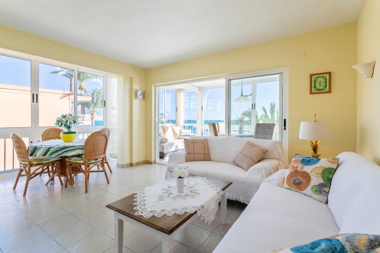 Apartment "Esmeralda 1" with Sea View, Garden, Terrace and Balcony in Benidorm