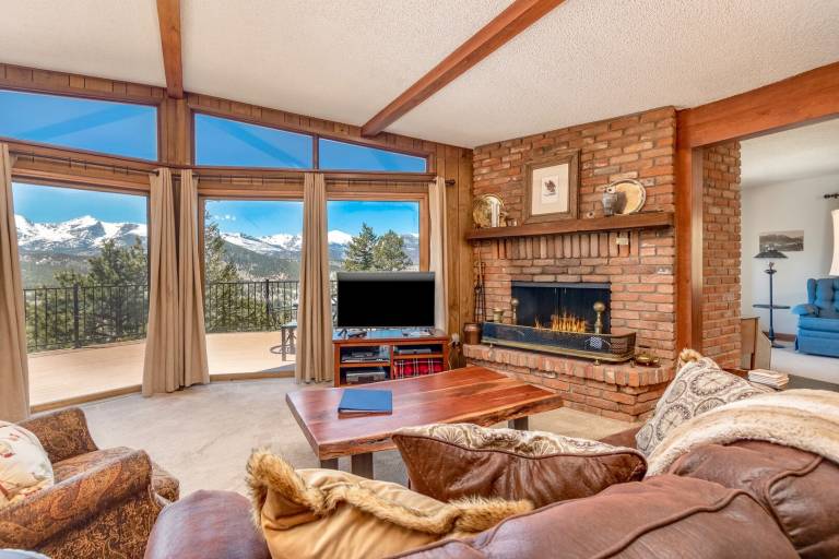 Vacation home with terrace in Estes Park, CO