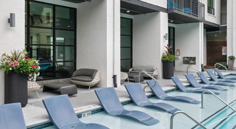 Apartment with pool — photo 5