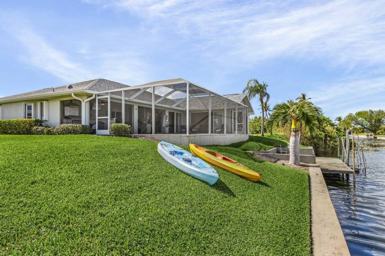 Luxury Villa on Freshwater Lake with Kayaks and Heated Pool - Villa Mohave Lake - Roelens Vacations — photo 3