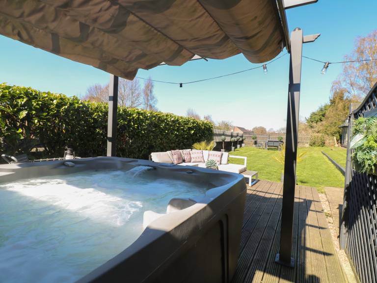 Cottage with jacuzzi & garden in Derby