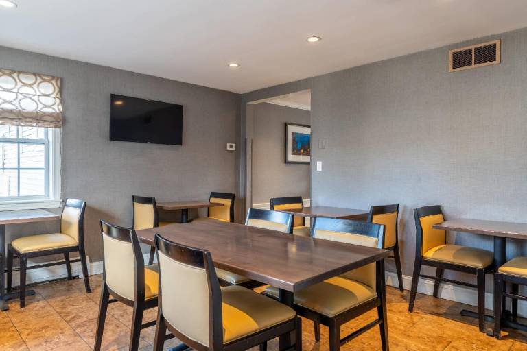 Port Inn and Suites Portsmouth, an Ascend Collection Hotel — photo 5