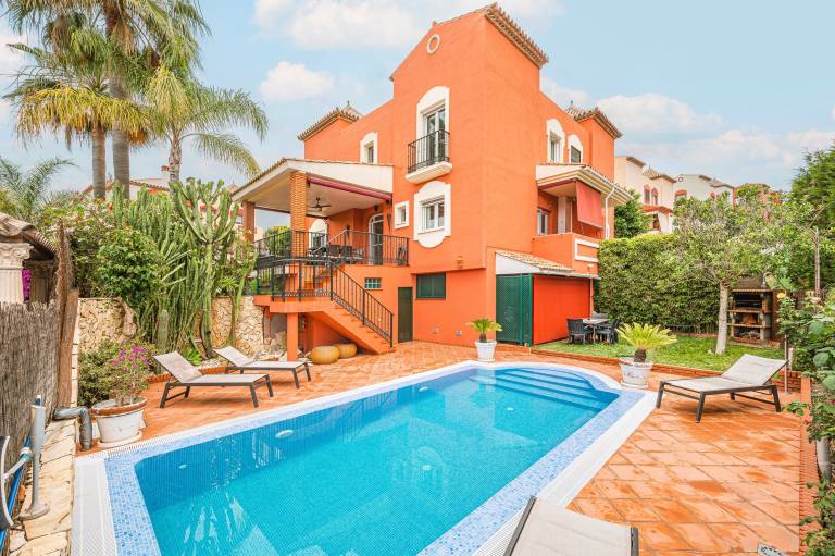 Villa 'Pareado Relax' with Sea View, Wi-Fi and Air Conditioning in Marbella