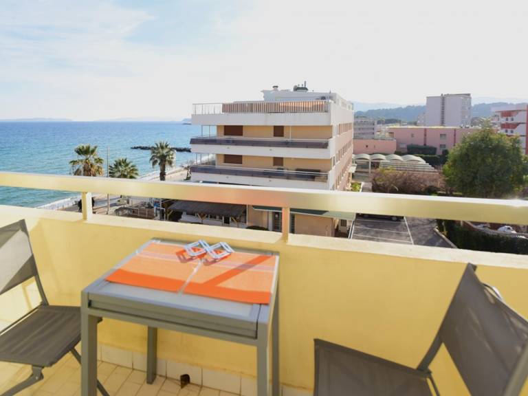 Studio with 1 room for 4 persons in Le Lavandou