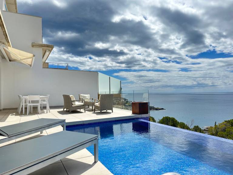 Fully equipped vacation home with yard & private pool | Close to the beach | Pets are welcome — photo 4