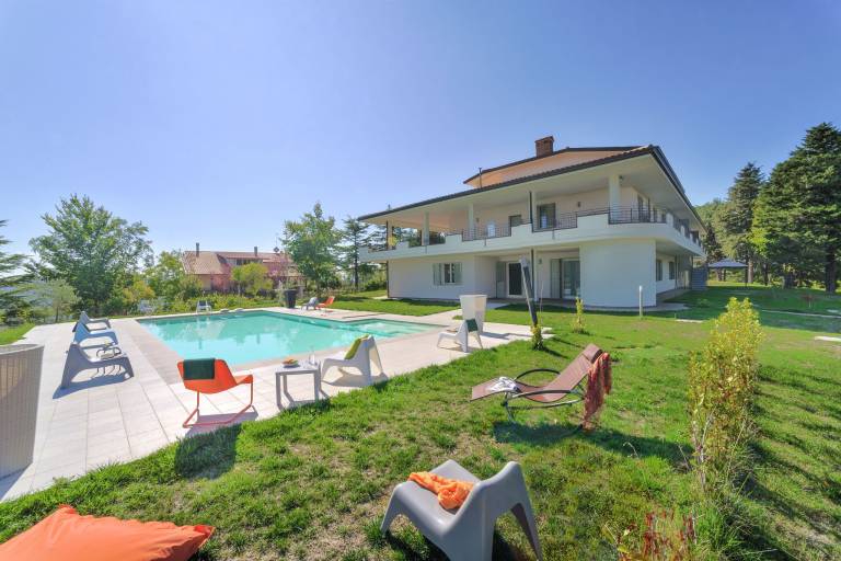 Fully equipped rental apartment with terrace, garden & pool | Nature view | Pets allowed — photo 3