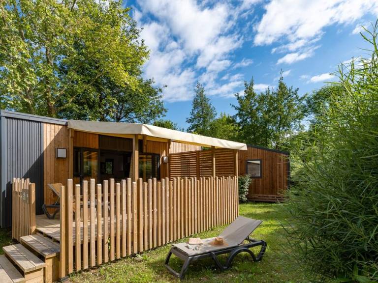 Mobile home with barbeque, heated pool & patio — photo 4