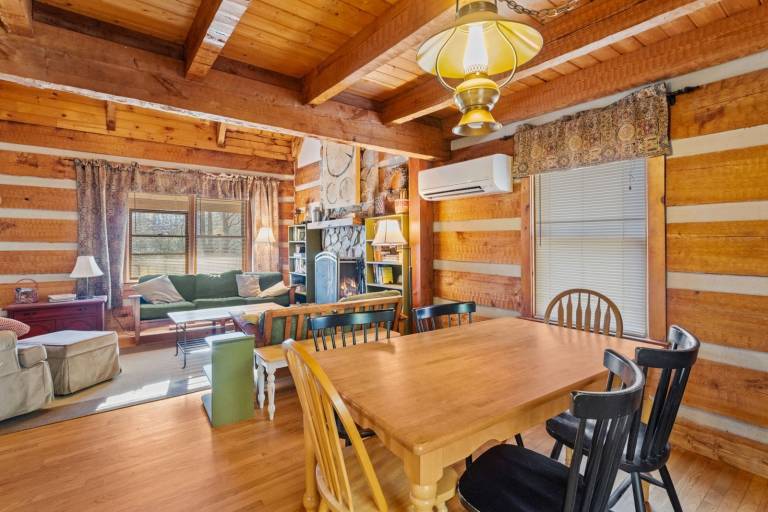Rustic Cabin near Hiking and Waterfalls — photo 5