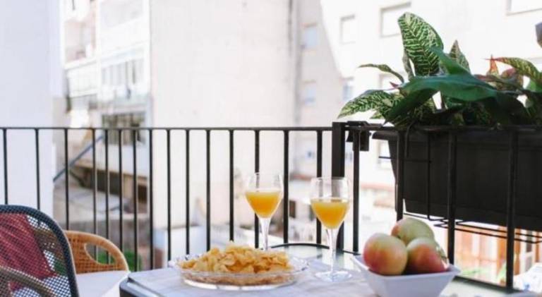 Sitges Spaces Deluxe Beach Apartment- 3 Bedroom, 2 Bathroom, Next to Beach, Sleeps 6 — photo 5