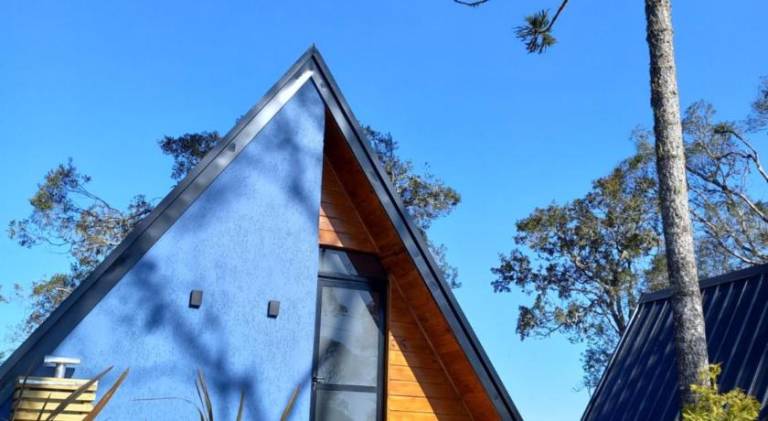 Lodge with BBQ, pool & yard in Urubici
