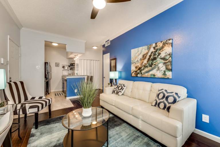 I34 – World Cup Stay - 18 min to AT&T - Sleeps 2 - Public Transit — photo 3