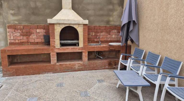 Apartment with pool — photo 3