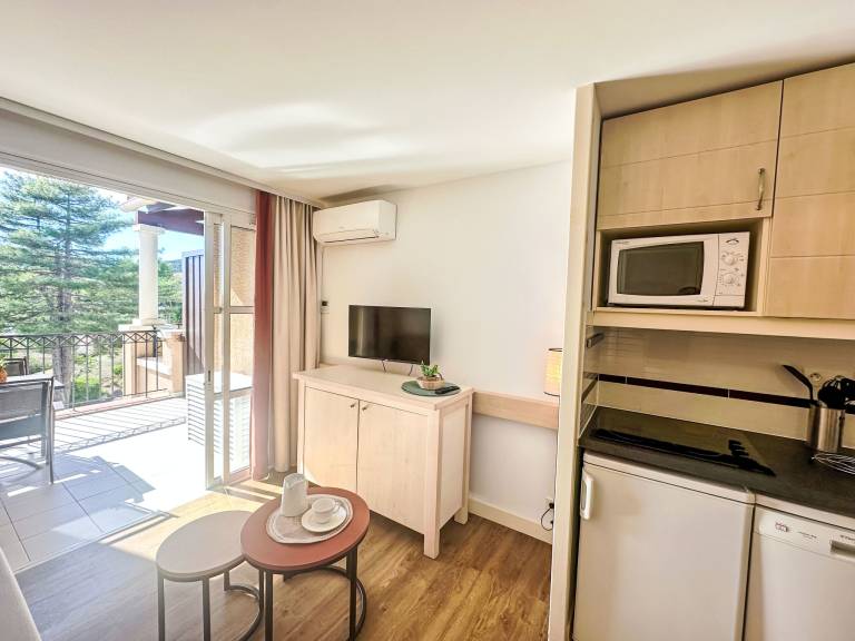 Family-oriented pleasant holiday apartment with terrace, yard & pool | Beach nearby | Pets are welcome — photo 4