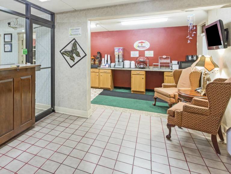 Super 8 By Wyndham Tifton — photo 4