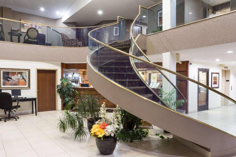 Ramada by Wyndham Bettendorf — photo 2
