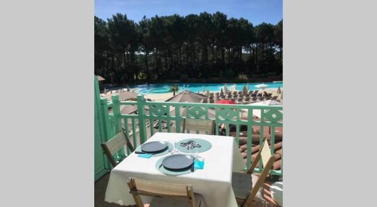 Lumineux, vue piscine, face au Golf, Lacanau Ocean in Lacanau