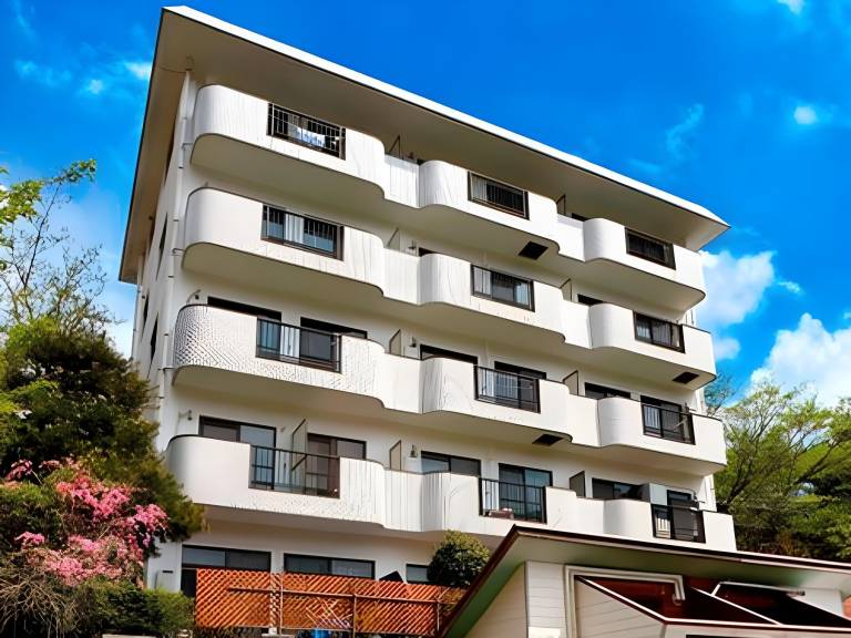 Garland Court Usami Hotel in Ito