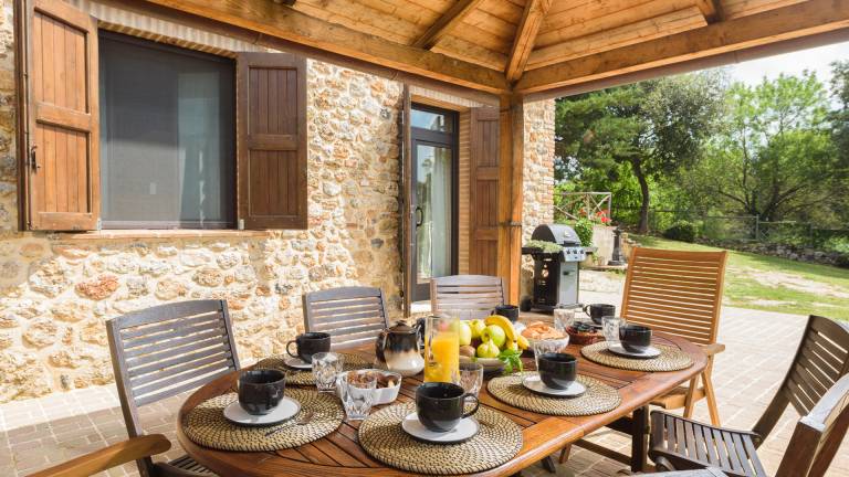 Fully equipped beautiful villa with jacuzzi, BBQ & private pool | Perfect for remote work | Dogs allowed — photo 4
