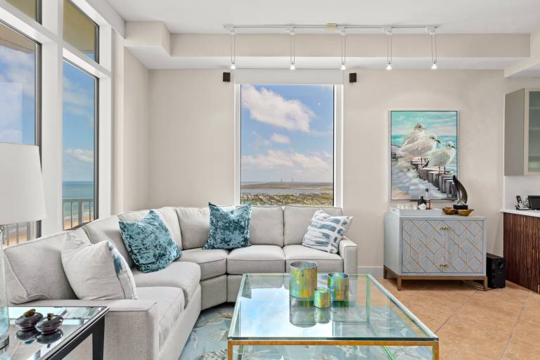 Condo with private pool — photo 4