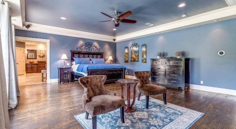 DFW Large Vacation Retreat with Private Pool and Hot Tub — photo 2