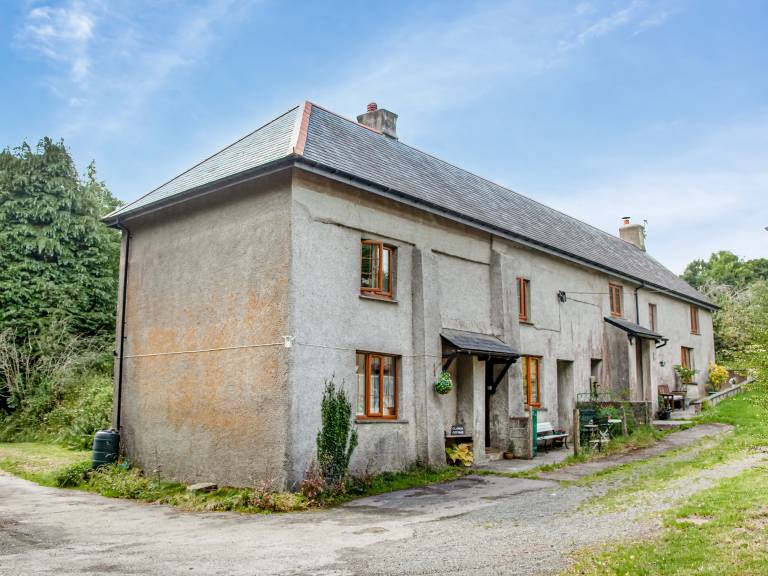 Cottage with yard & grill in Okehampton