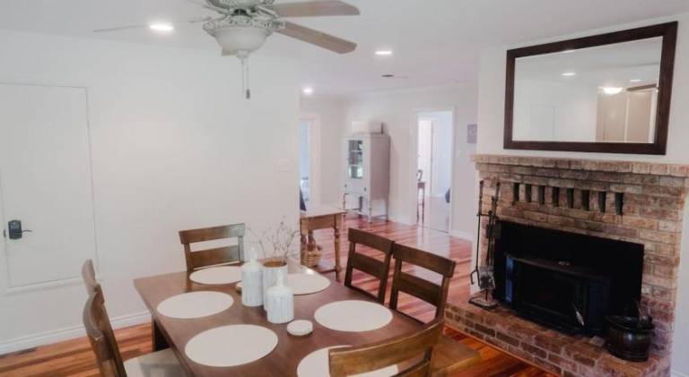 Vacation home with jacuzzi | Pets allowed — photo 3