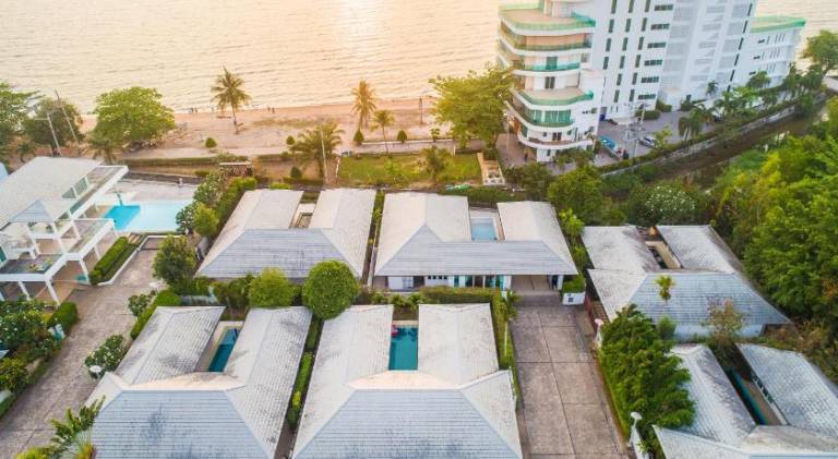 Vacation home with private pool & barbeque | Suitable for remote work | Pet-friendly — photo 4