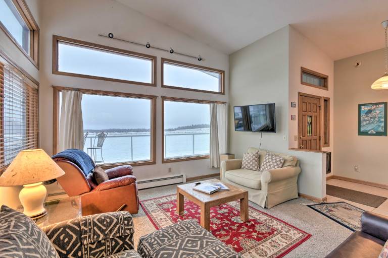 Spacious Family Home w Deck Million Dollar View