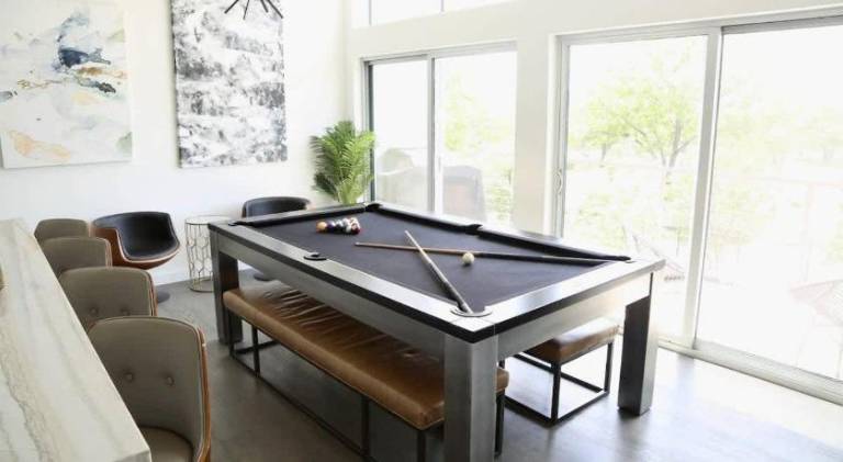 Tailgate Penthouse 2 Blocks from UT Stadium in Austin, TX