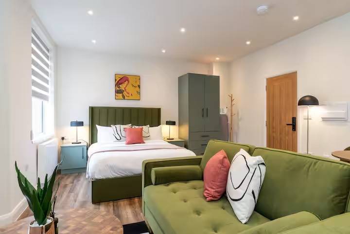 Studio flat Leicester