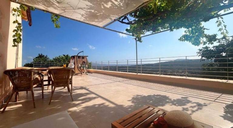 House with yard, terrace & private pool | Perfect for remote work — photo 3