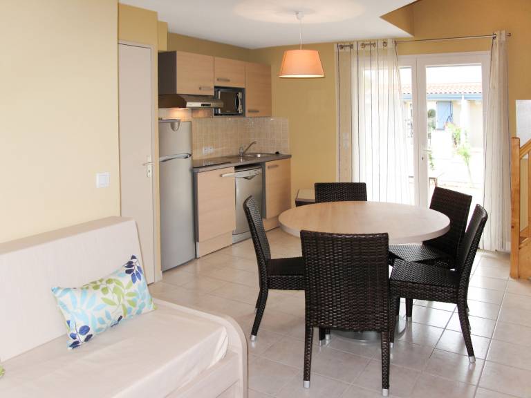 Family-oriented nice house with pool, patio & sauna | Pets allowed — photo 3