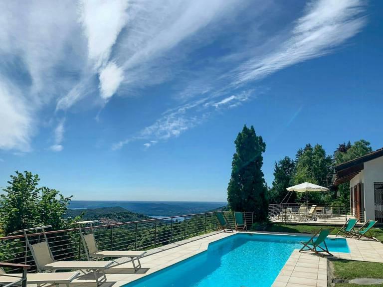 Child-friendly lovely house with garden, private pool & grill | Pets allowed in Baveno