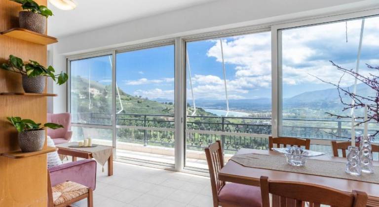 Holiday apartment with garden & terrace in Apokoronas