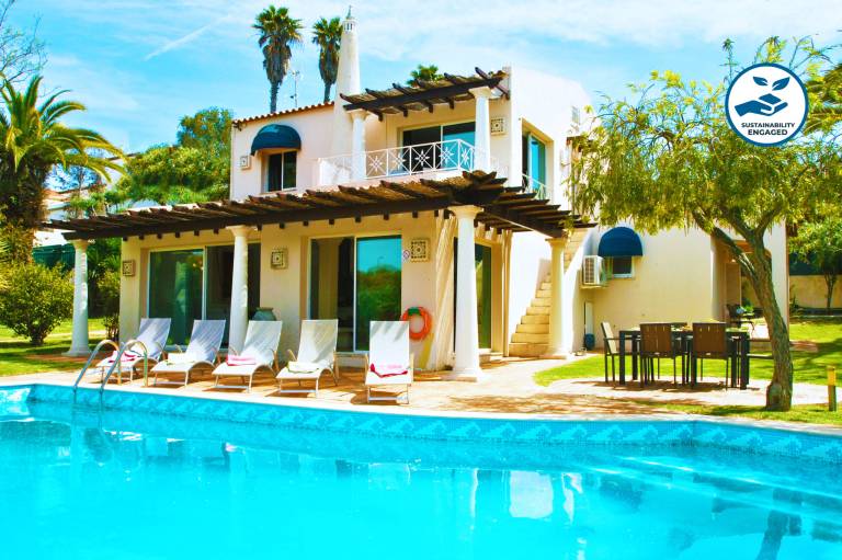 Villa with garden, jacuzzi & private pool in Albufeira