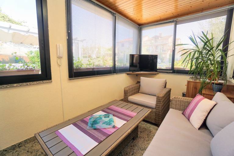 Holiday apartment with yard & terrace — photo 5