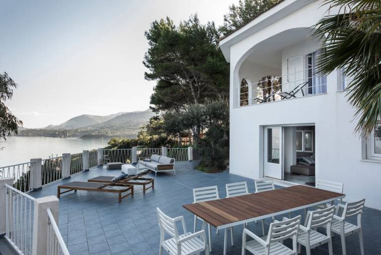 Villa with patio & yard | Sea view — photo 2