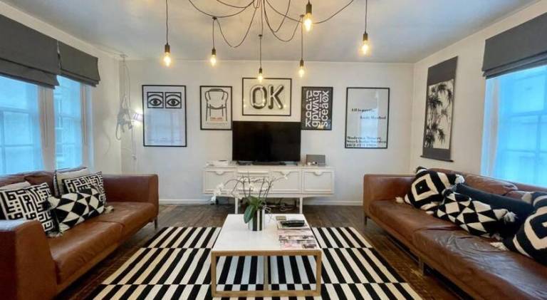 Holiday apartment | Close to Christmas Steps in Bristol