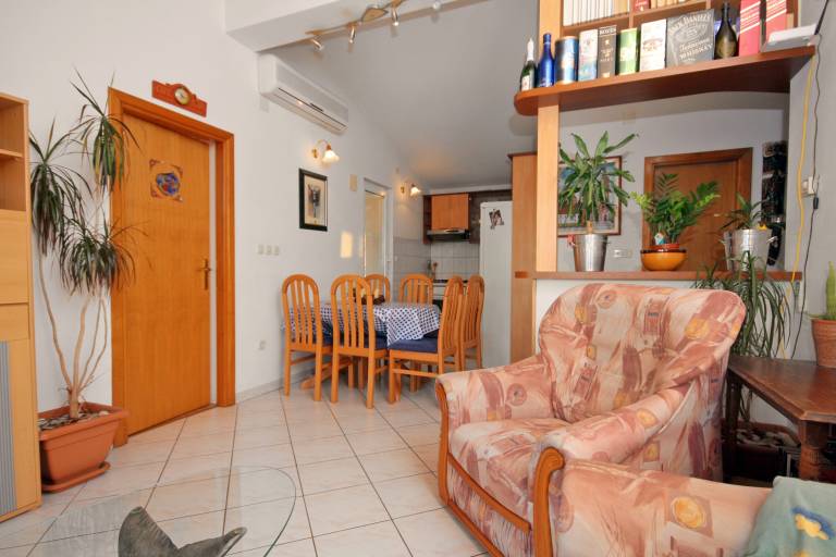 Two bedroom apartment with terrace and sea view Pisak, Omiš (A-5975-e) — photo 4
