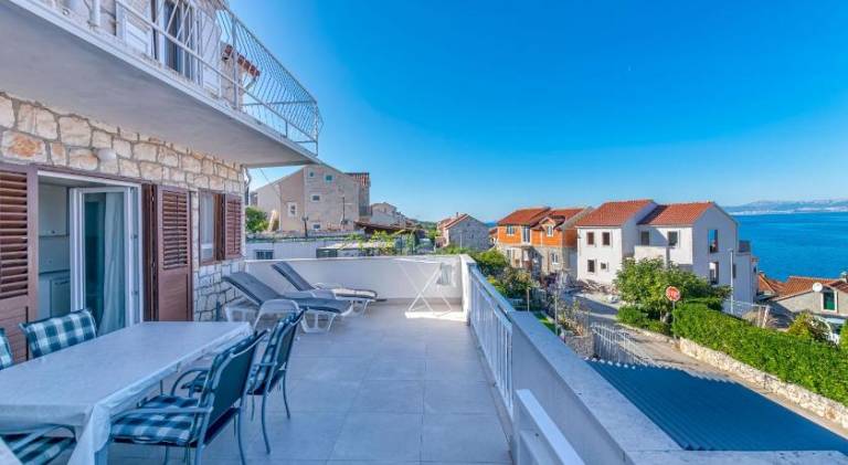 Holiday apartment with terrace & BBQ — photo 3