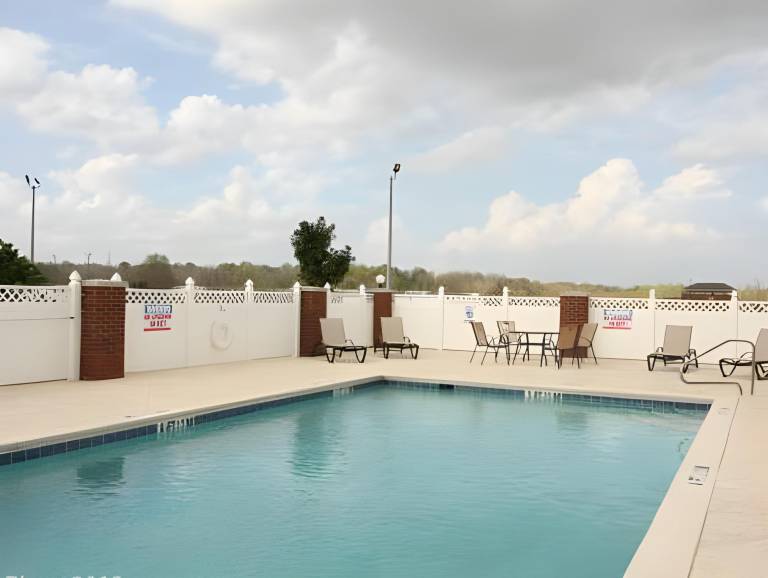 Home Inn & Suites — photo 4