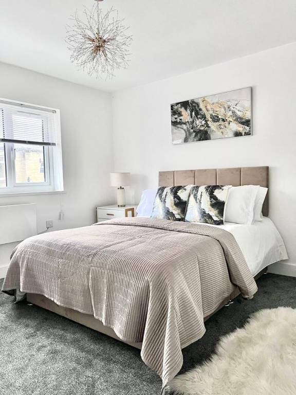 Luxury 2 Bed Apartment Lindley Huddersfield